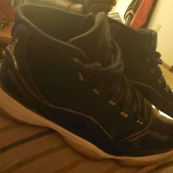 Jordan 11s - Picture 1 of 3